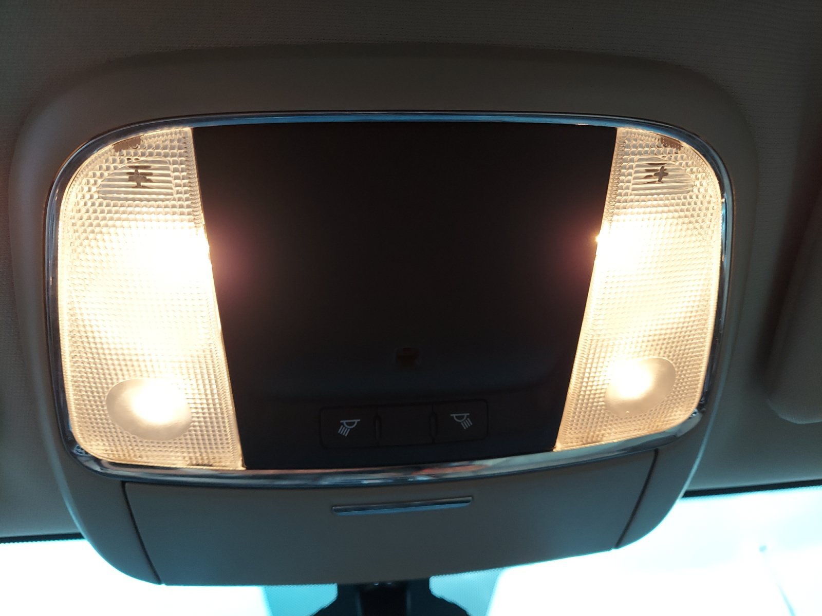 Used 2019 Bright White Clearcoat Jeep Laredo image 19
