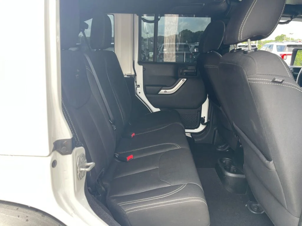 Certified Used 2018 Bright White Jeep Rubicon image 26