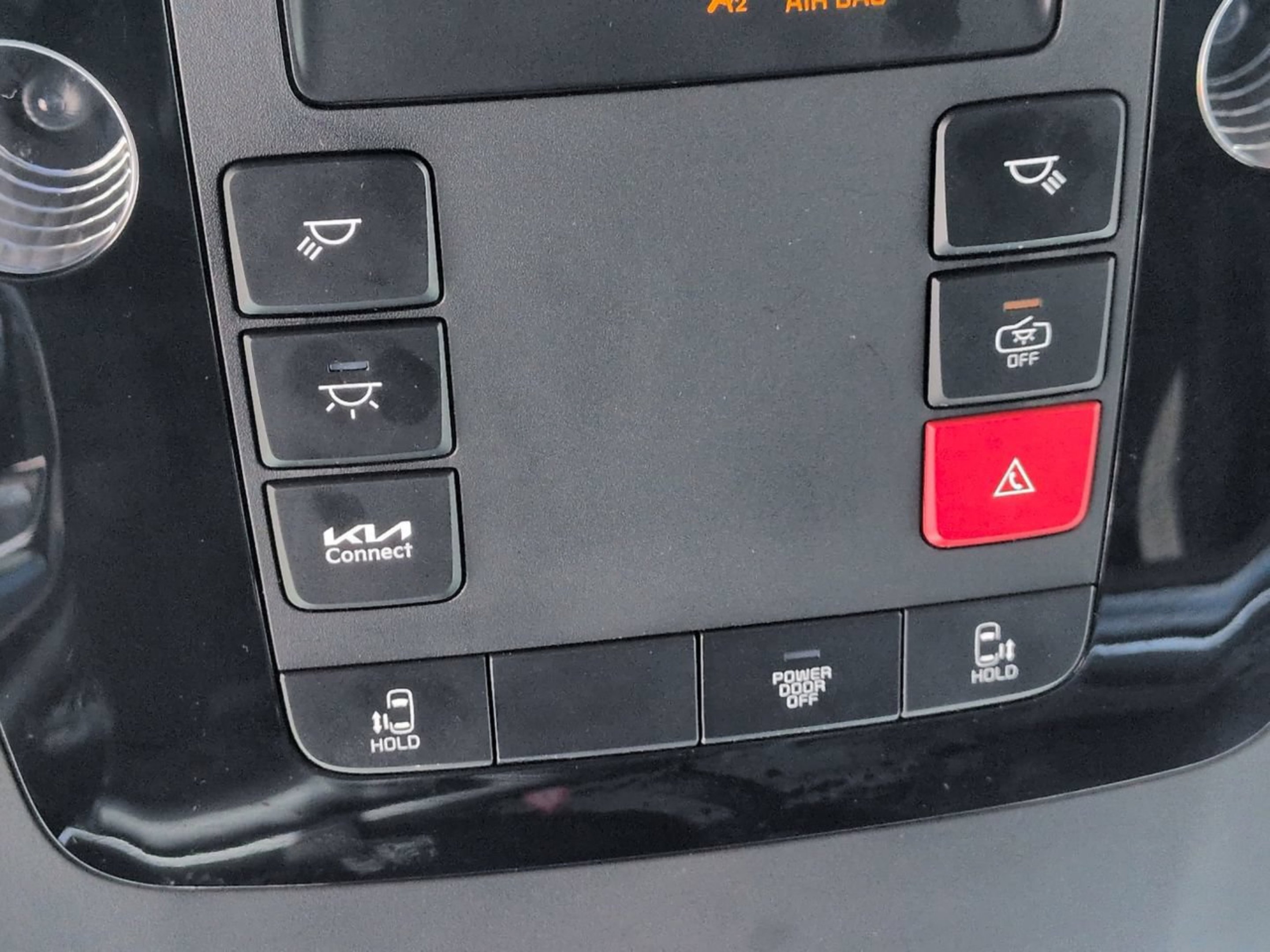 Certified Used 2025 Snow White Pearl Kia LXS image 19