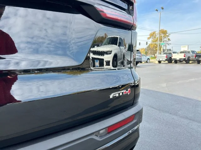 Used 2025 Black GMC AT4 image 9