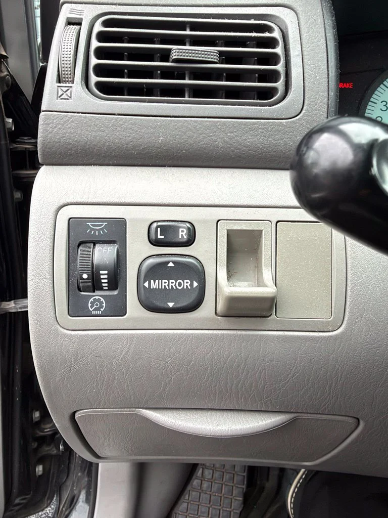 Used 2003 Black Toyota LE image 9