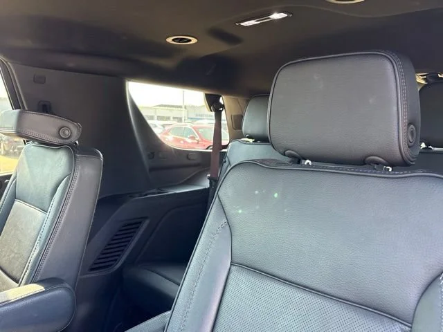 2025 GMC Yukon Denali - Photo 18