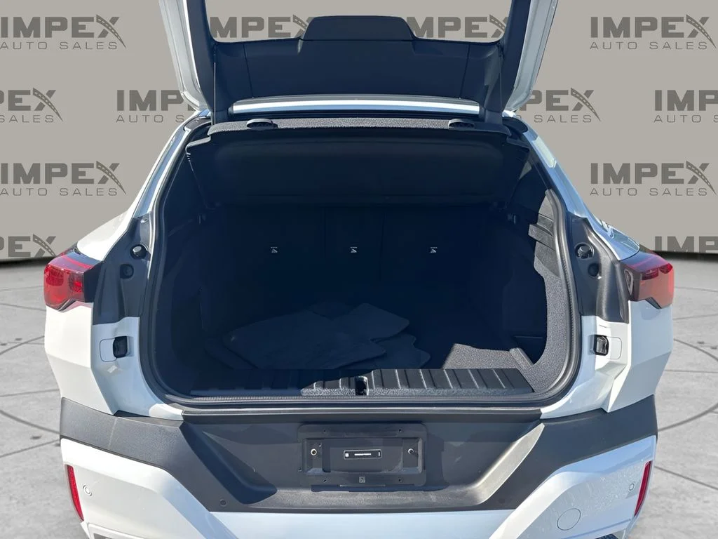 Used 2026 White BMW xDrive28i image 24