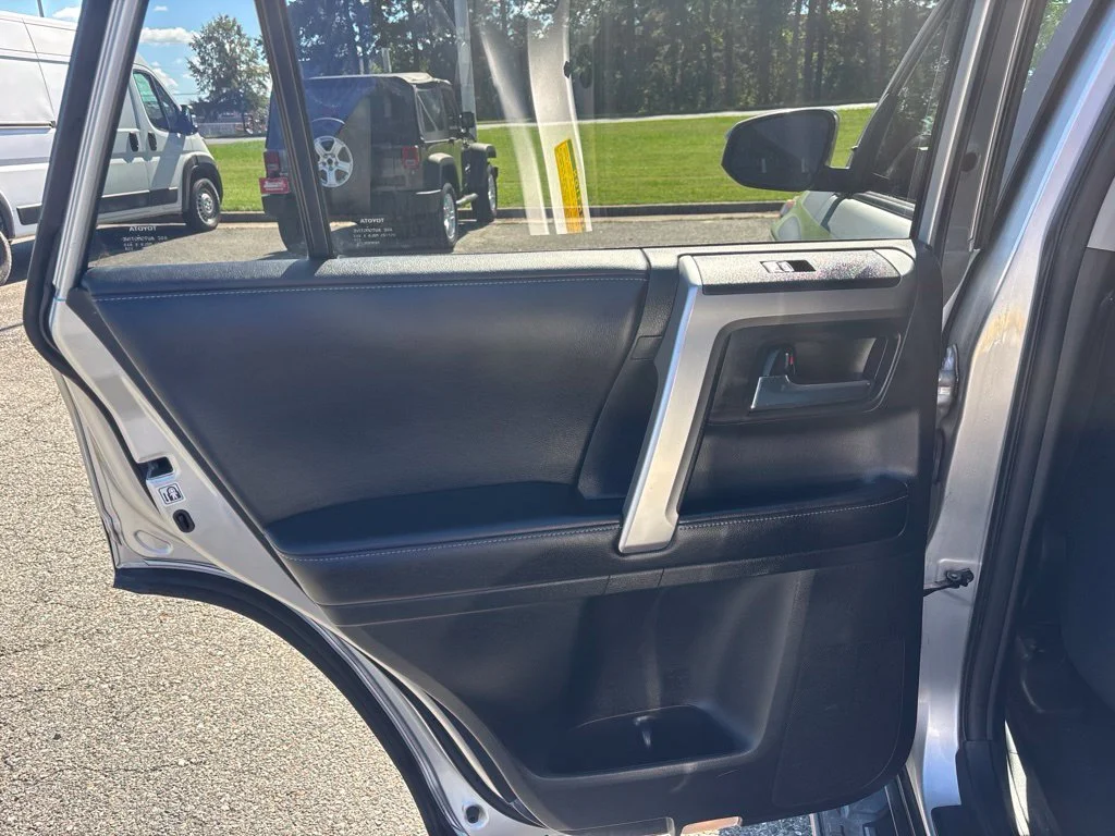 Used 2016 Silver Toyota SR5 image 17