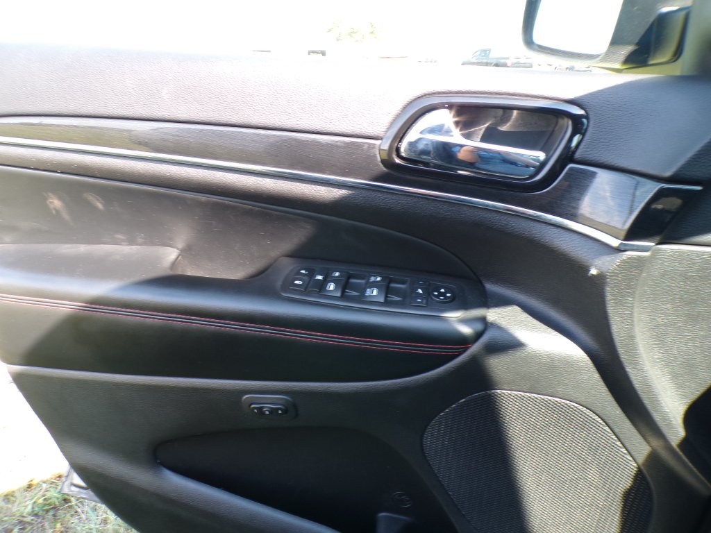 Used 2021 Granite Crystal Metallic Clearcoat Jeep Trailhawk image 15