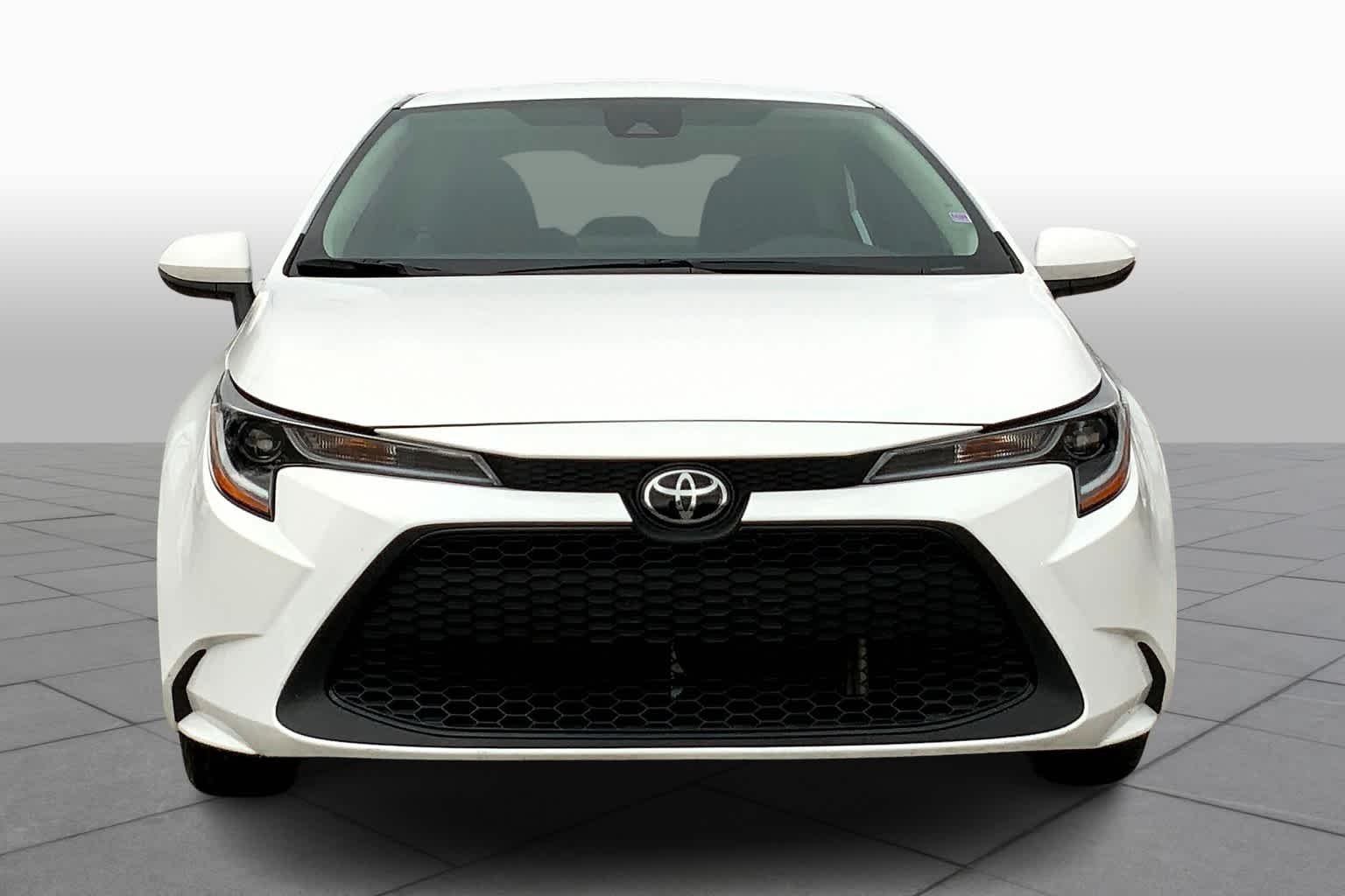 Used 2022 White Toyota LE image 4