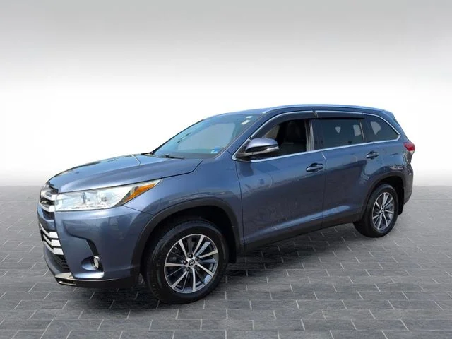 Used 2019 Blue Toyota XLE image 3