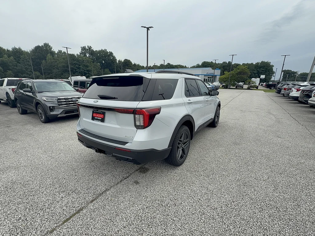 New 2026 Space White Ford ST-Line image 7