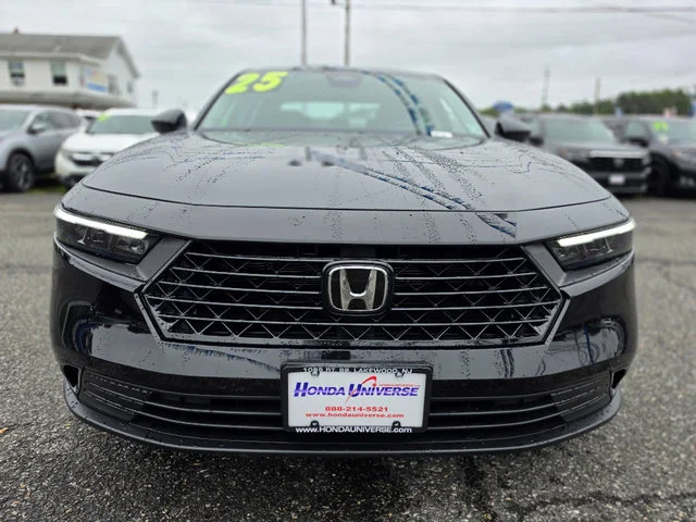 Used 2025 Crystal Black Pearl Honda SE image 9