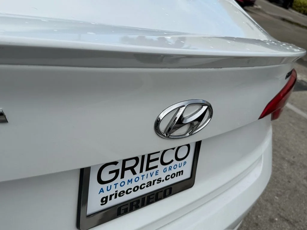 Used 2015 White Hyundai SE image 15