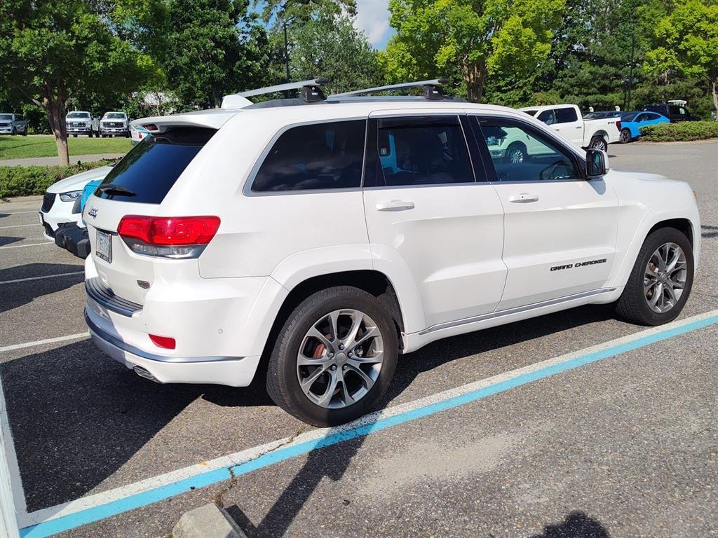 Used 2019 Ivory 3-Coat Jeep Summit image 2