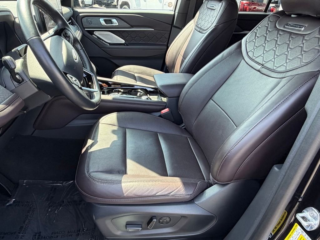 Used 2025 Black Ford Platinum image 23