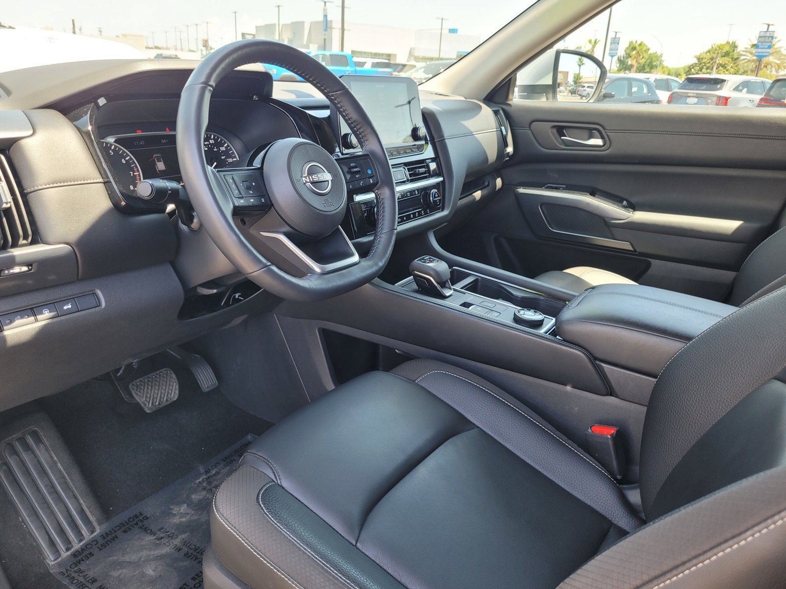 2025 Nissan Pathfinder SL - Photo 10