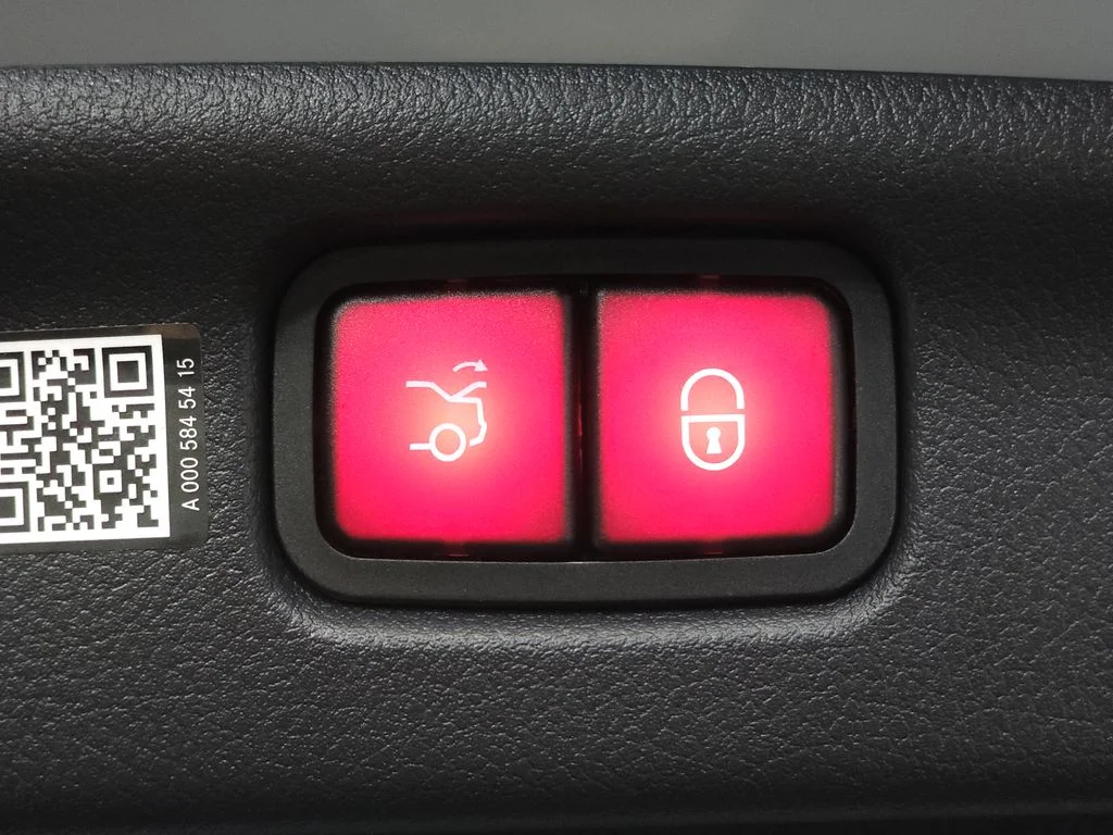 Used 2026  Mercedes-Benz C 300 image 28
