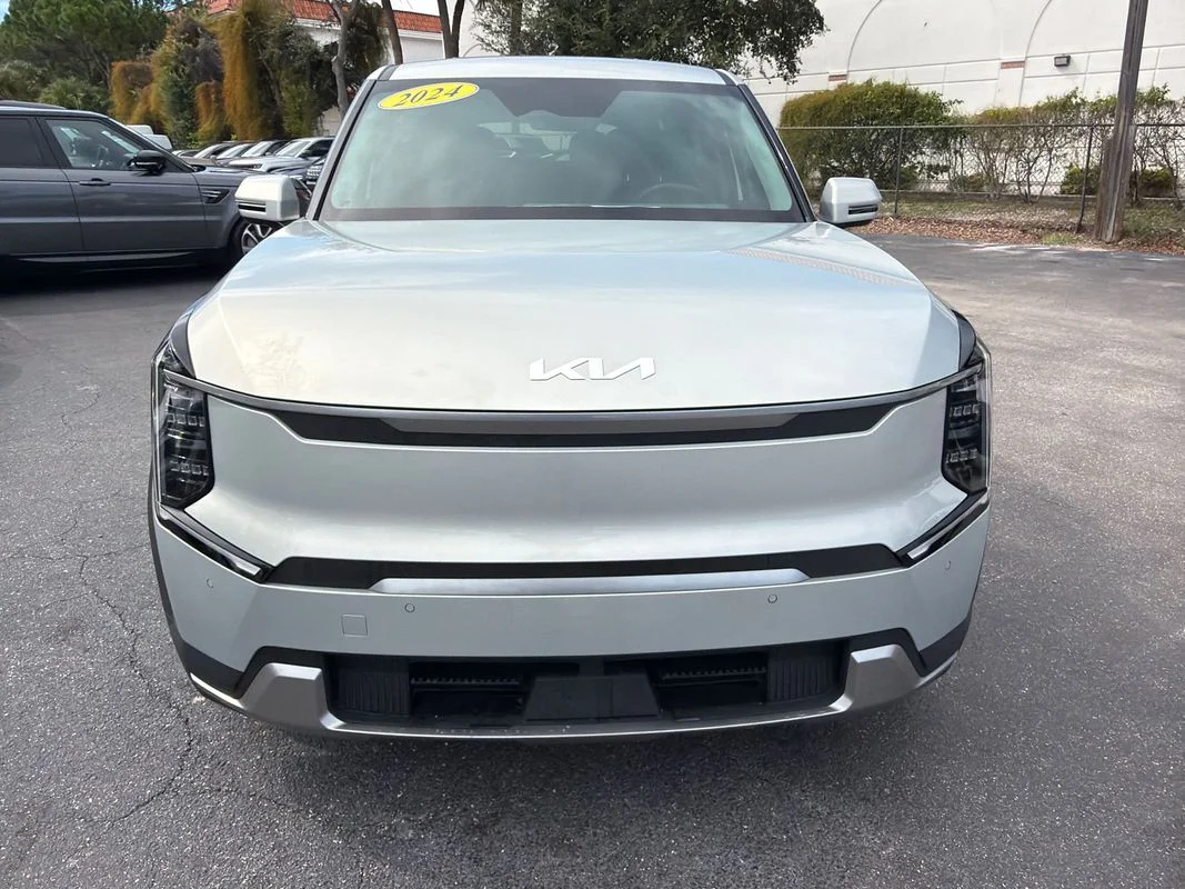 Used 2024 Silver Kia Light Long Range image 8
