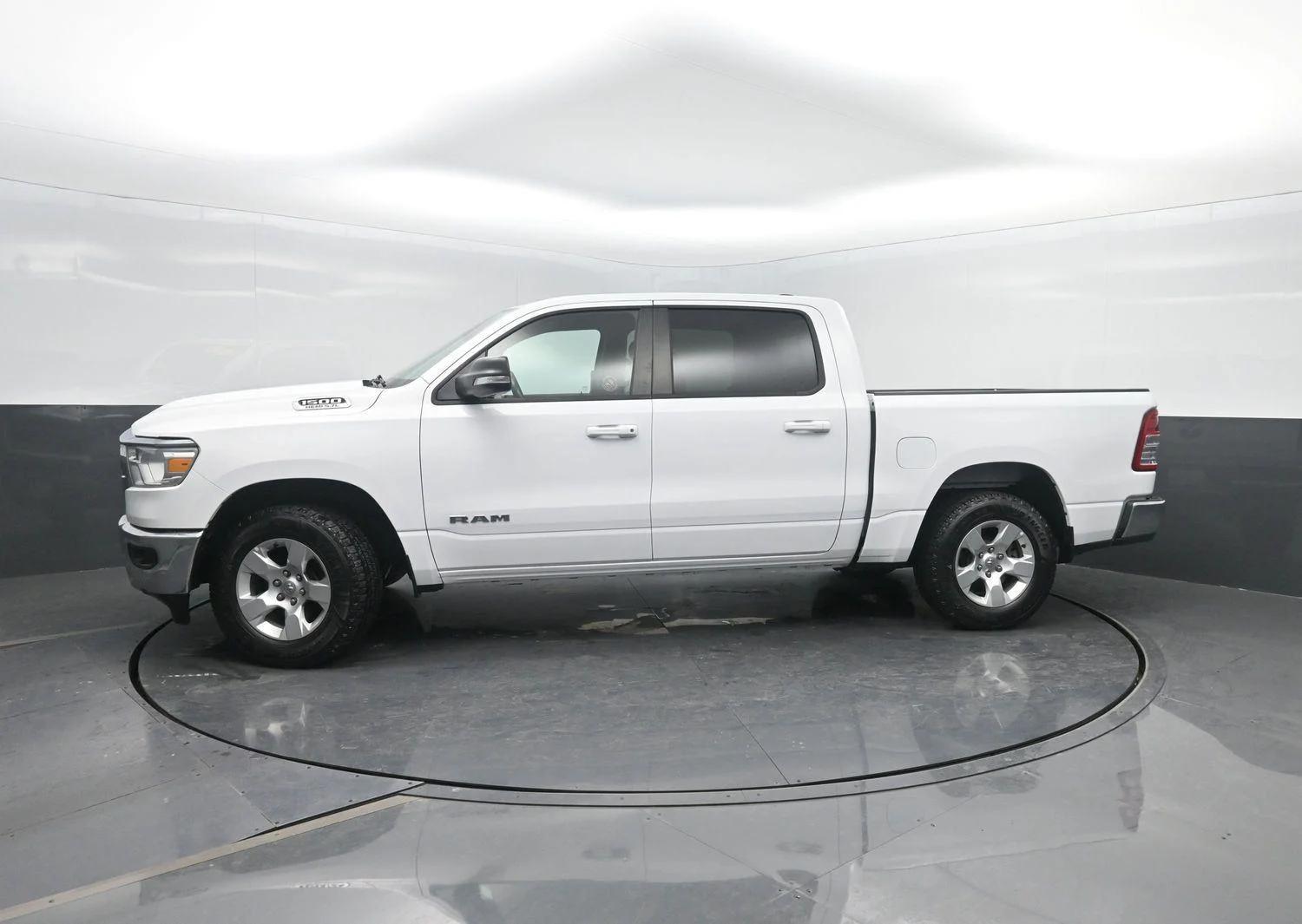 2021 RAM 1500 Big Horn/Lone Star 4x4 Crew Cab 5'7's photo