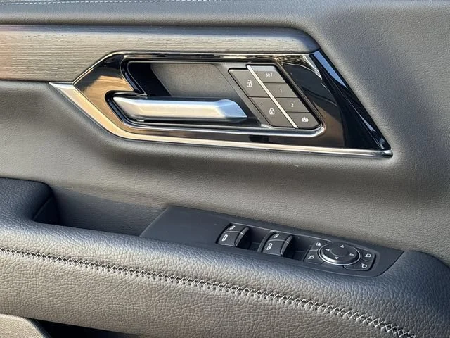 2026 GMC Yukon XL Denali - Photo 18