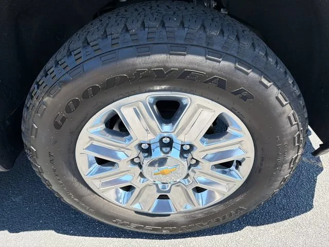 Used 2025 Black Chevrolet High Country image 12