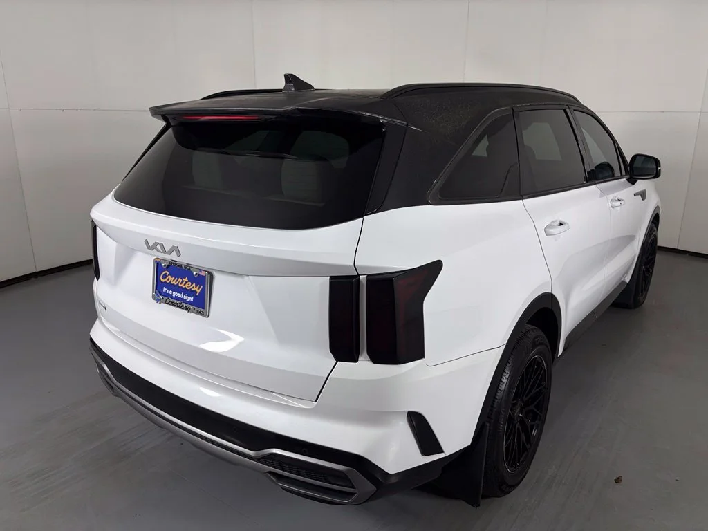 Used 2022 White Kia S image 8