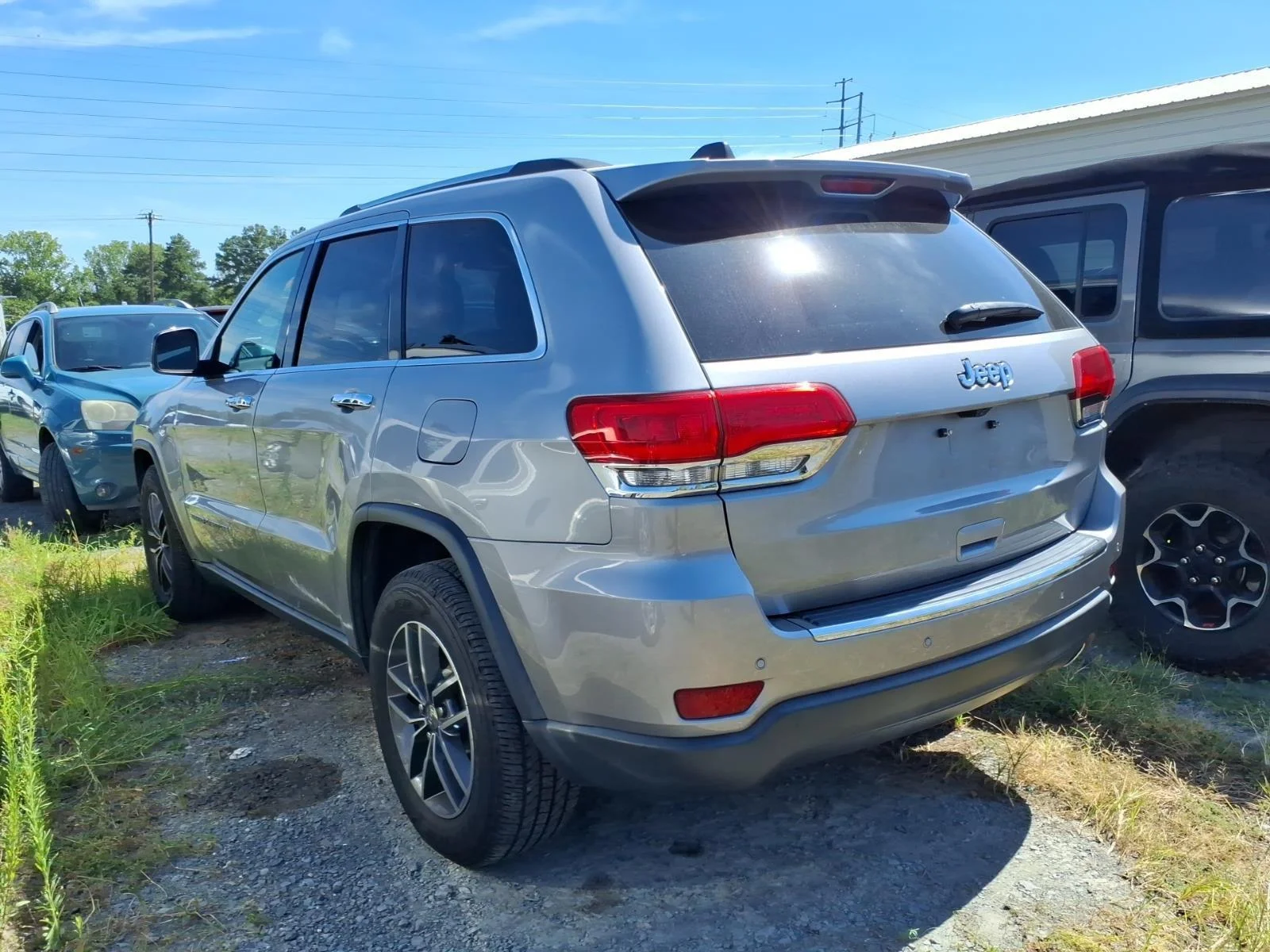 Used 2018 Billet Silver Metallic Clearcoat Jeep Limited image 12