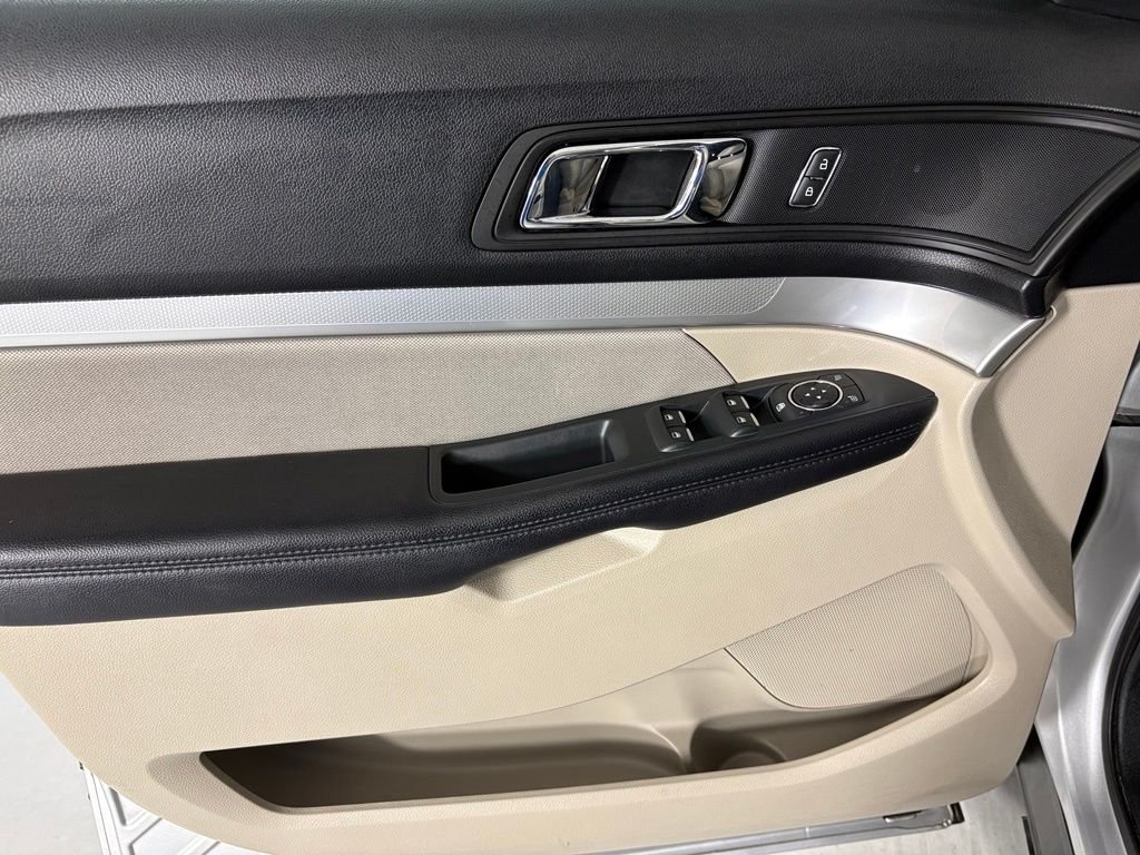 Used 2018 Silver Ford Base image 15