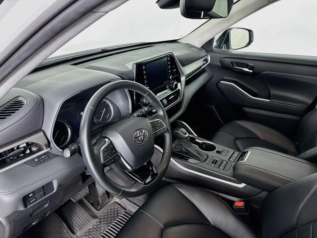 Used 2021 Blizzard Pearl Toyota XLE image 4