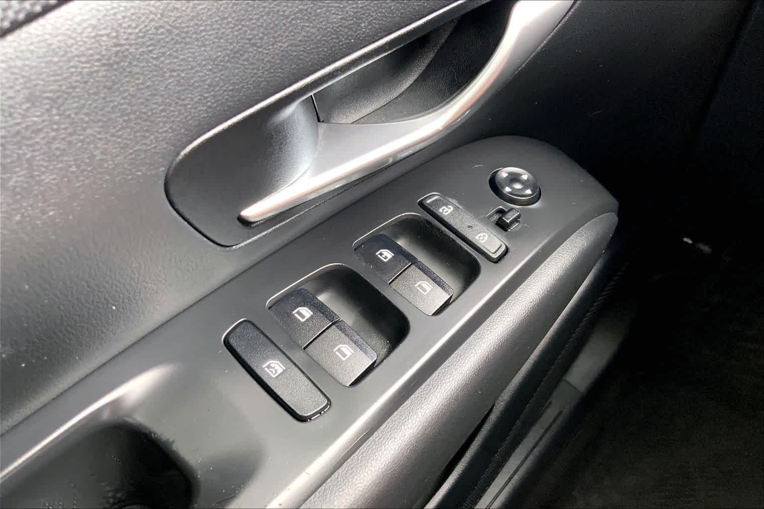 Used 2022 Portofino Gray Hyundai SE image 32