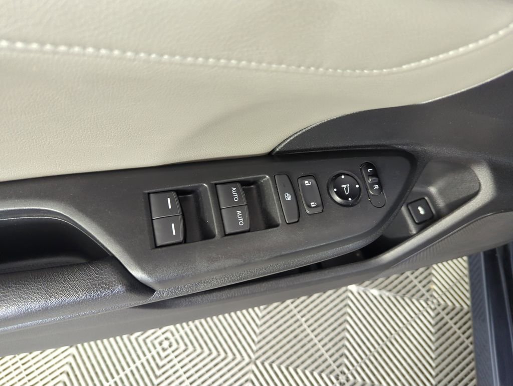 Used 2017  Honda EX-L image 19