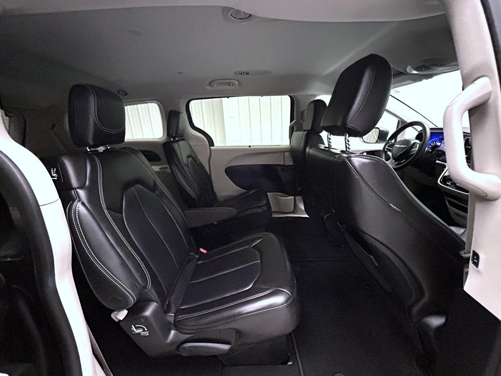 Used 2023 Gray Chrysler Touring L image 17