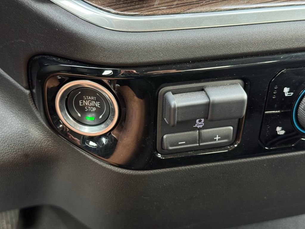Used 2025 White Chevrolet LT image 38
