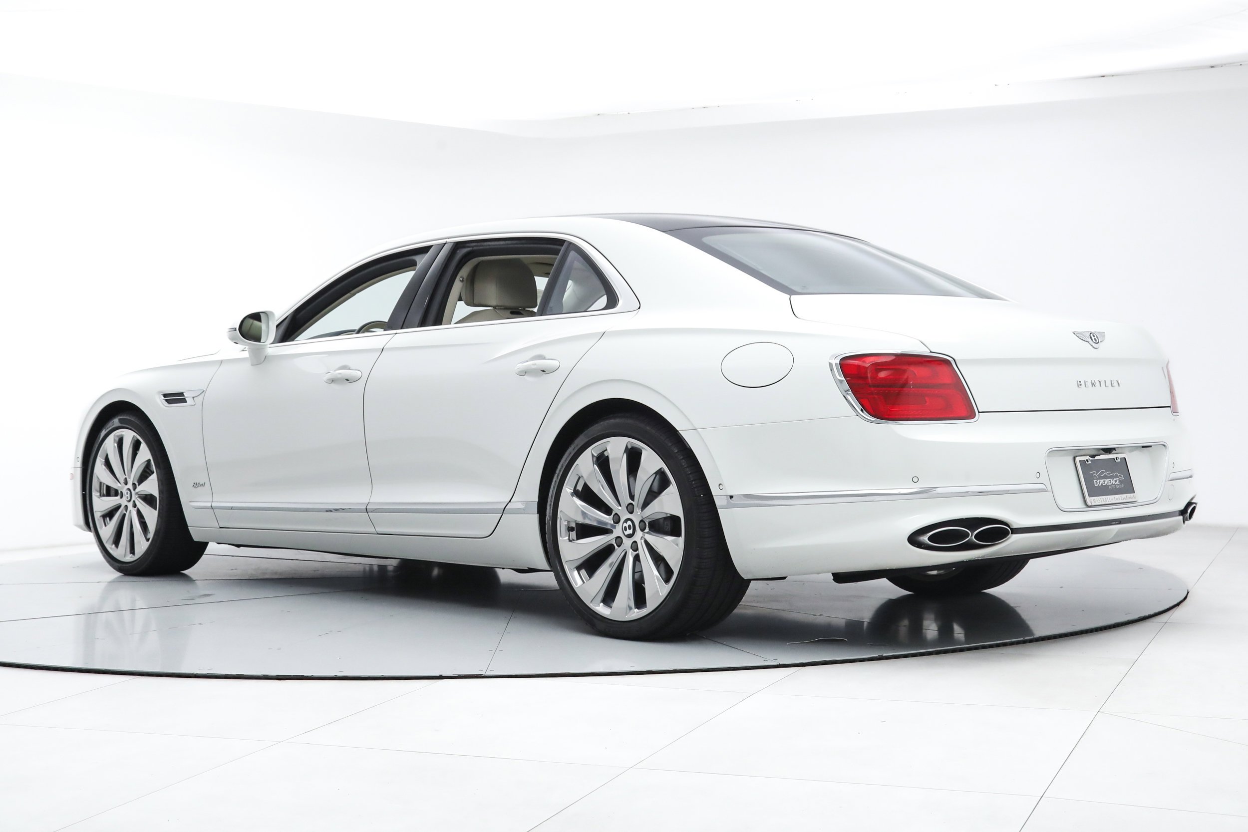 Used 2022 White Bentley  image 3