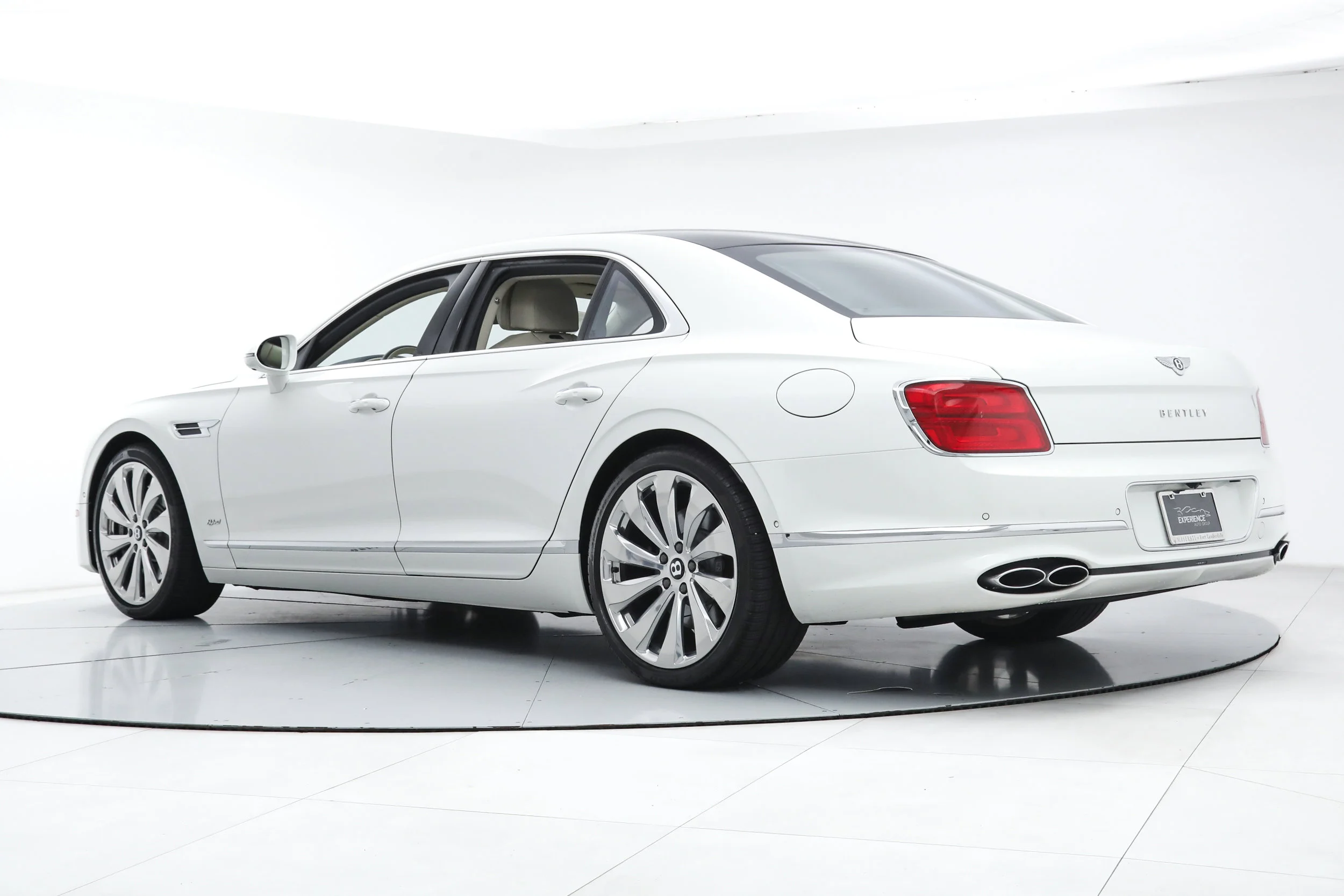 Used 2022 White Bentley  image 3