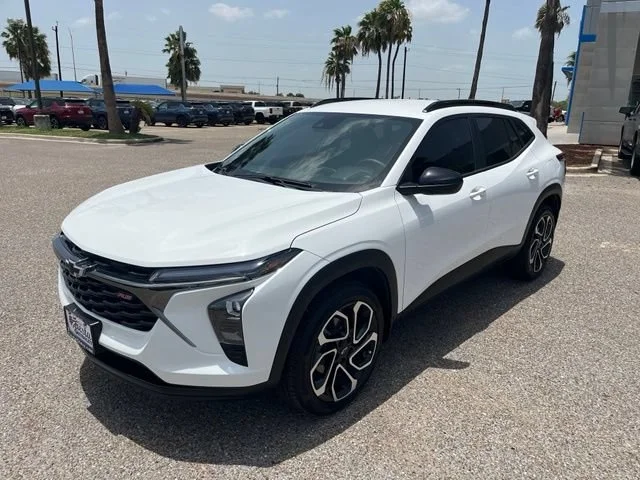 Used 2025 Summit White Chevrolet 2RS image 3