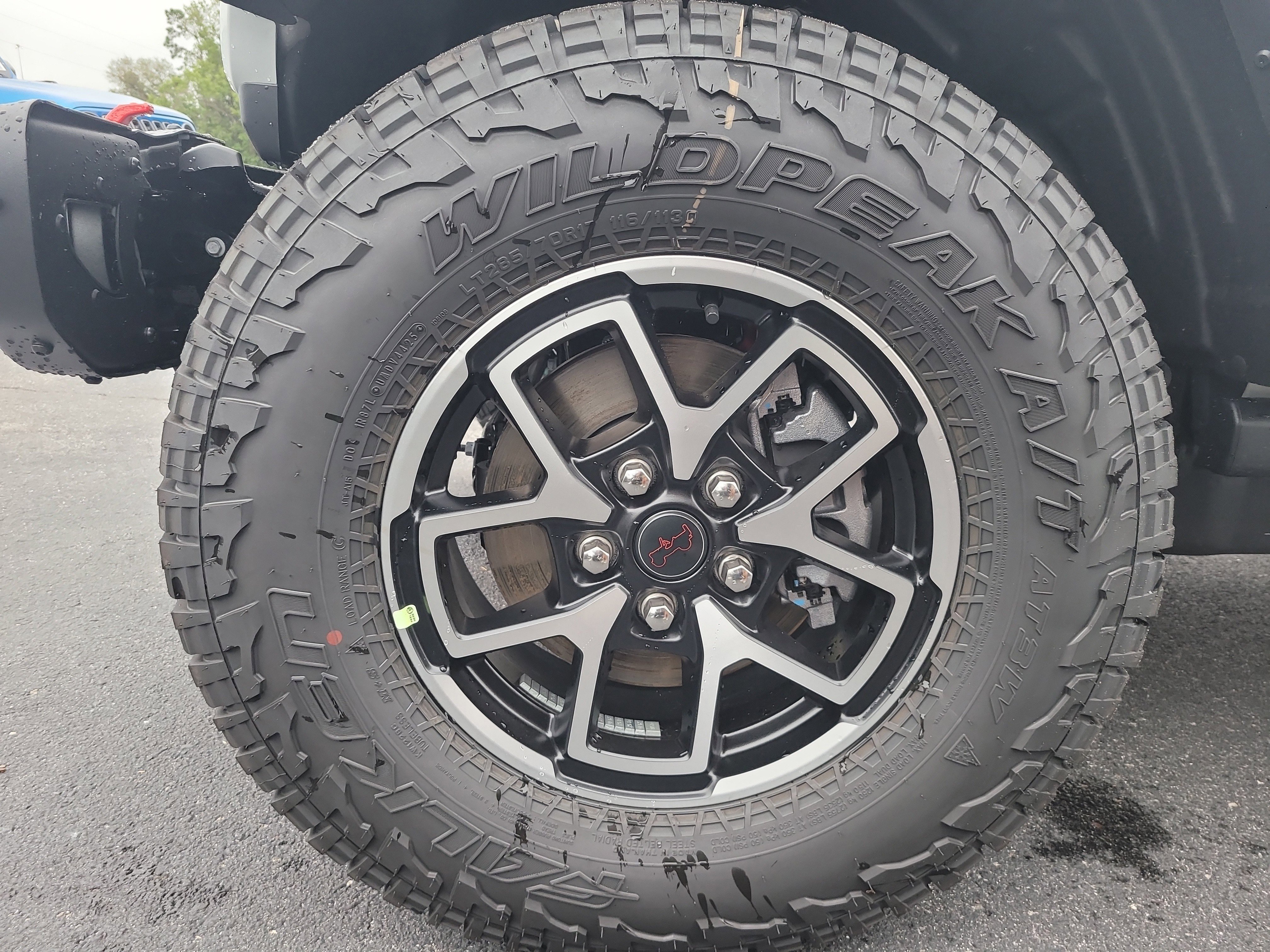 New 2026 Bright White Clear-Coat Exterior Paint Jeep Rubicon X image 10