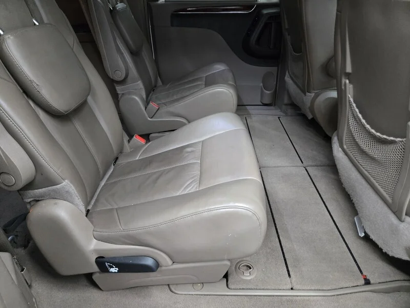 Used 2013 Cashmere Pearl Chrysler Limited image 11