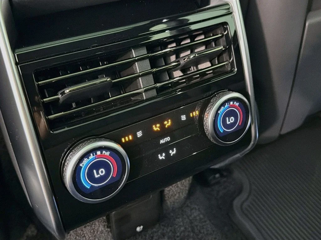New 2026 Santorini Black Land Rover SE image 27