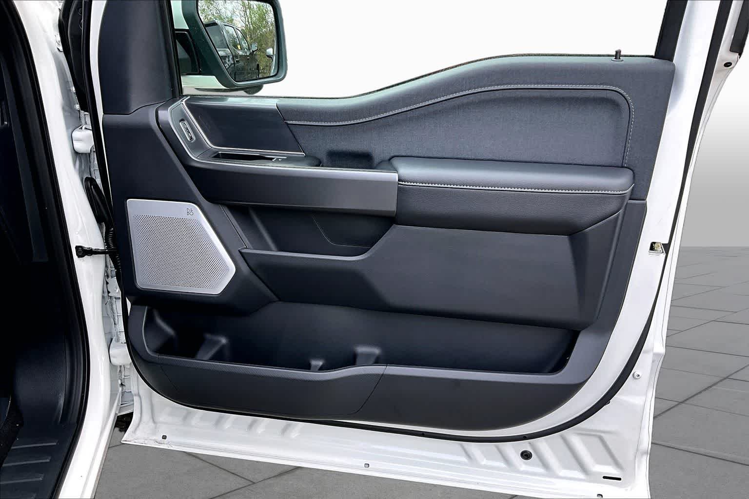 Used 2025 Star White Metallic Tri-Coat Ford LARIAT image 22