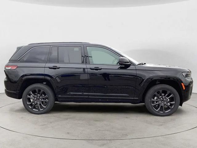 New 2026 Diamond Black Crystal Pearlcoat Jeep LIMITED RESERVE 4X4 image 7