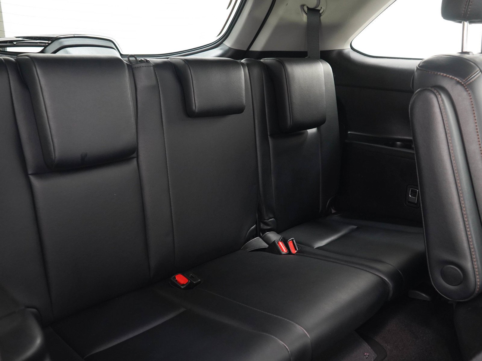 Used 2019 Blizzard Pearl Toyota XLE V6 AWD image 16
