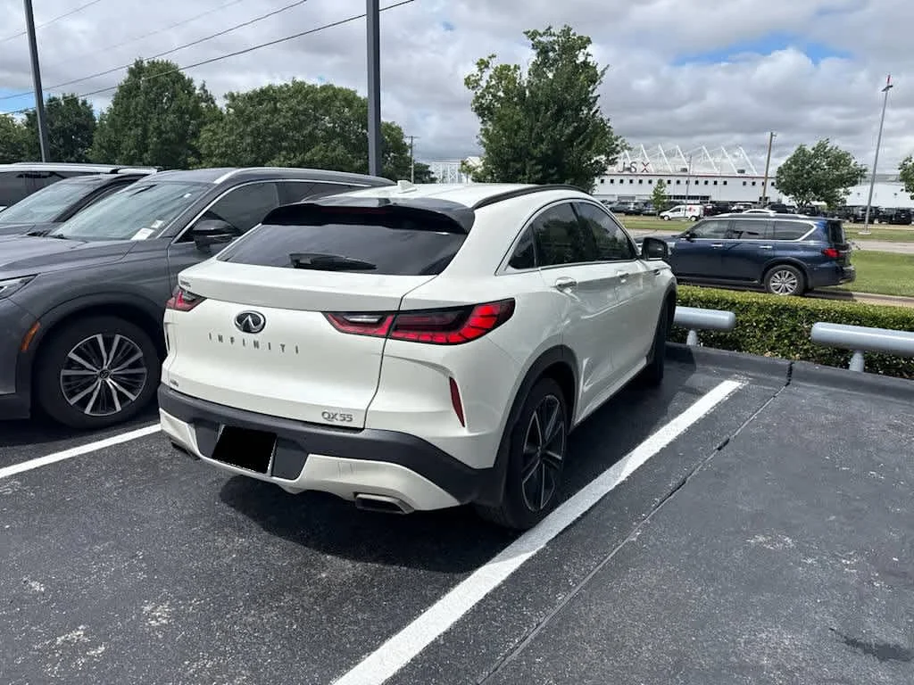 Certified Used 2023 Majestic White INFINITI LUXE image 5