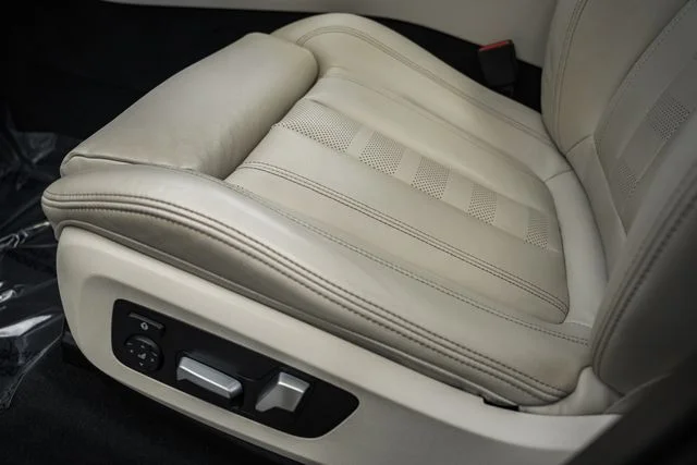 Used 2021 Brown BMW xDrive40i image 39