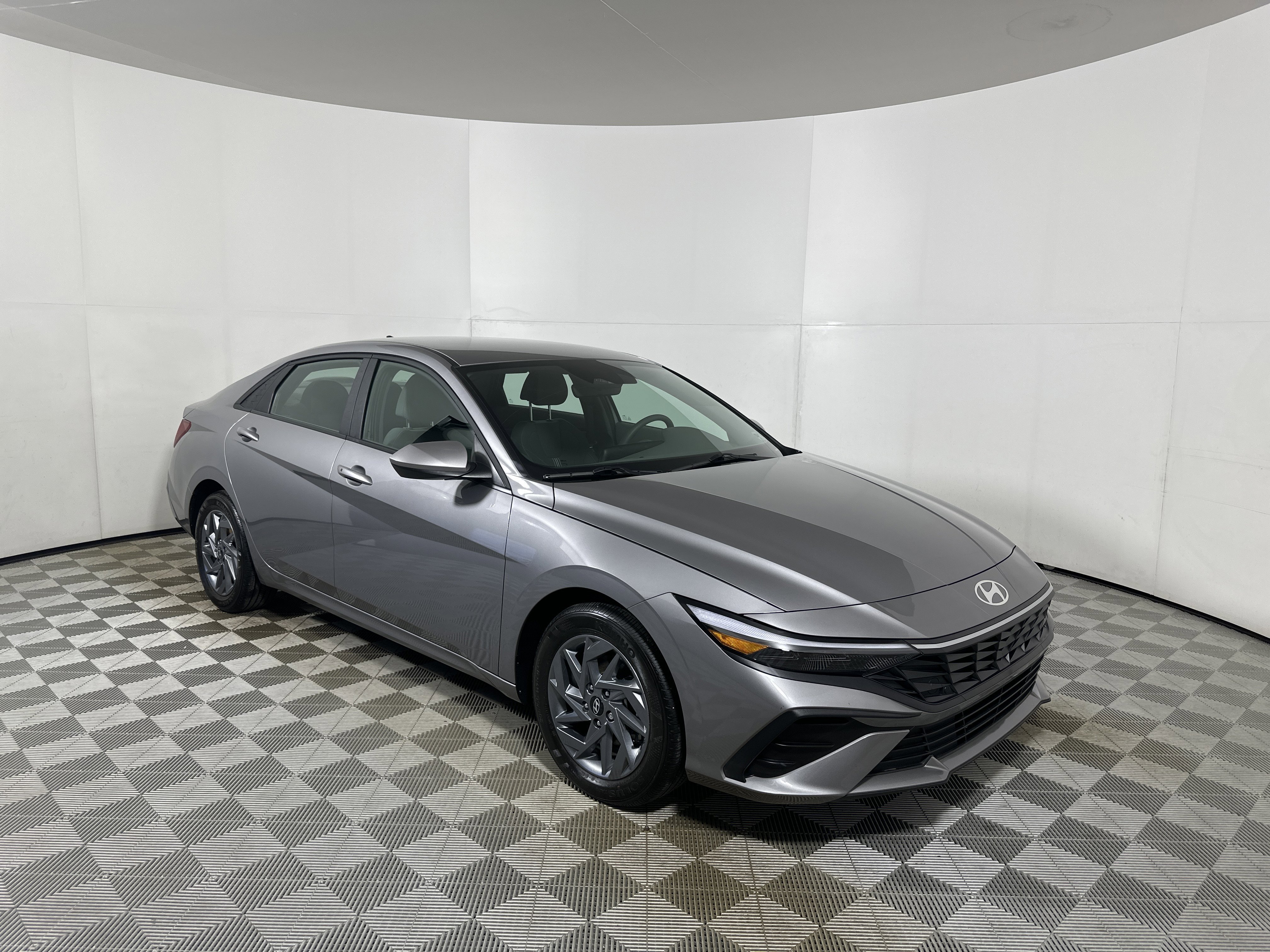 2024 Hyundai Elantra 1.6 HEV Blue's photo