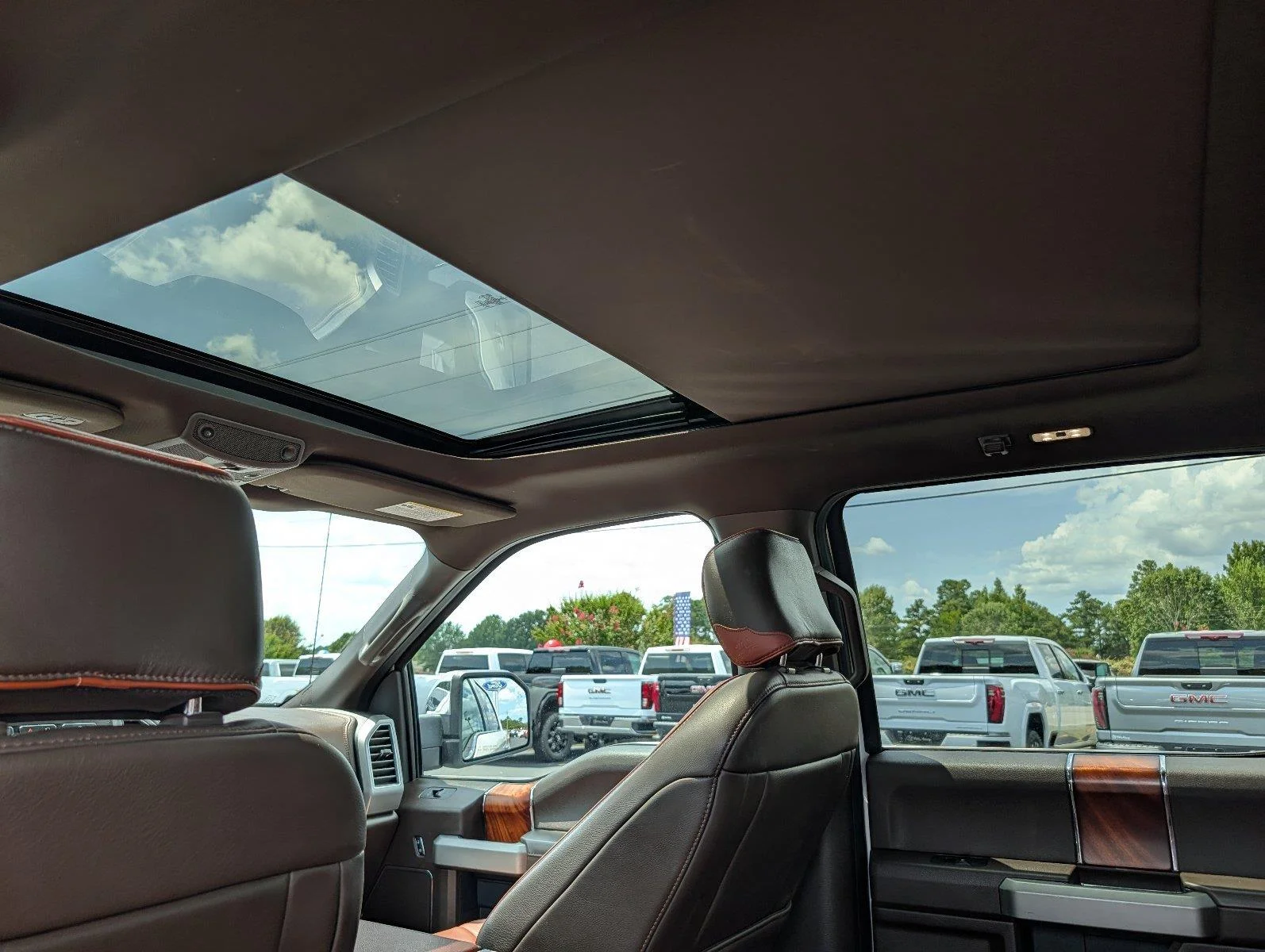 Used 2019 White Platinum Metallic Tri-Coat/Stone Gray Ford King Ranch image 30