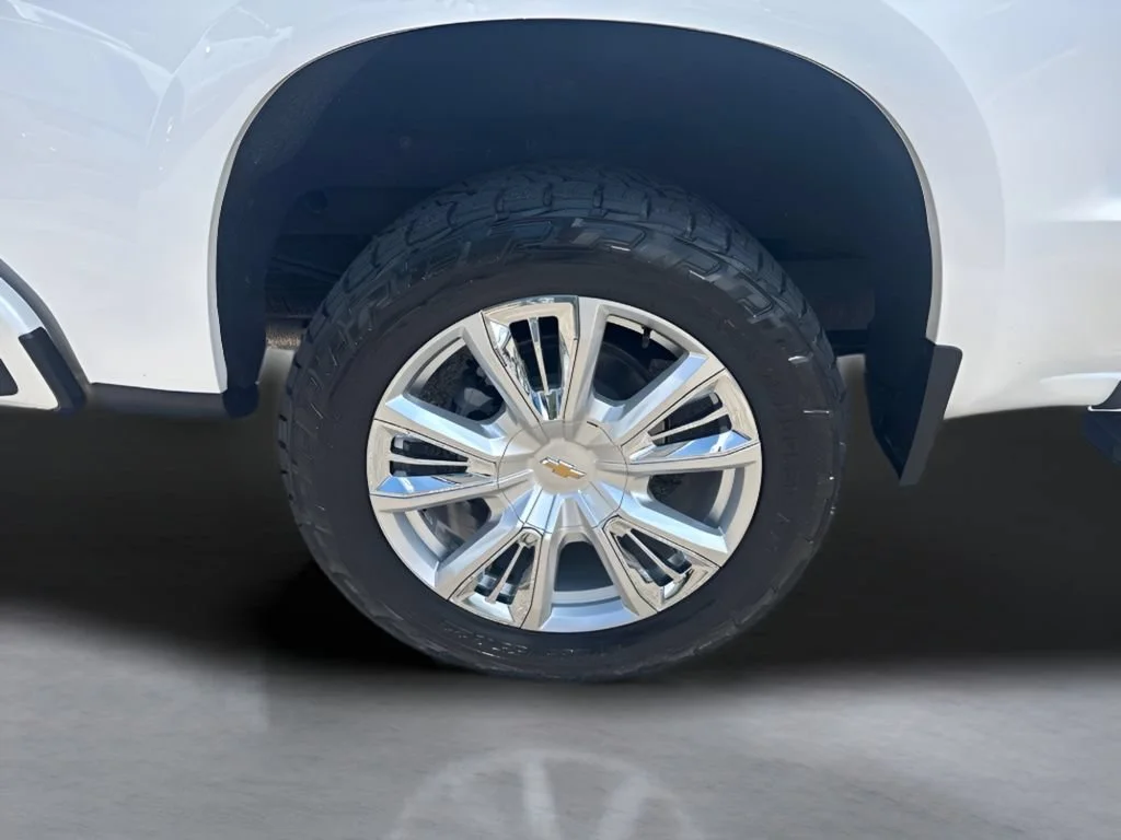 Used 2023 Iridescent Pearl Tricoat Chevrolet High Country image 37