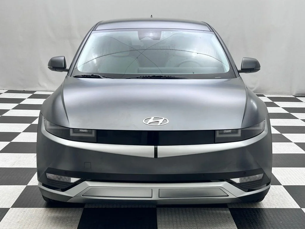 Used 2023 Gray Hyundai SEL image 3