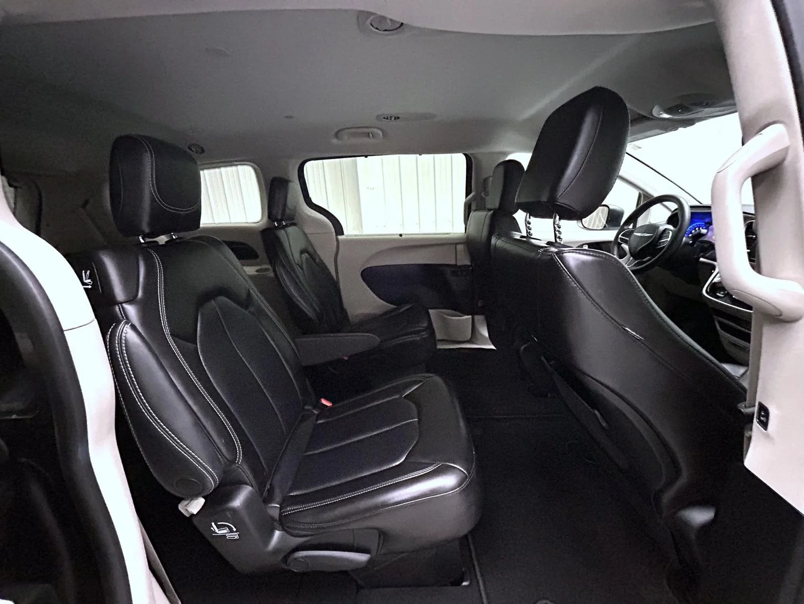 Used 2023 Gray Chrysler Touring L image 17