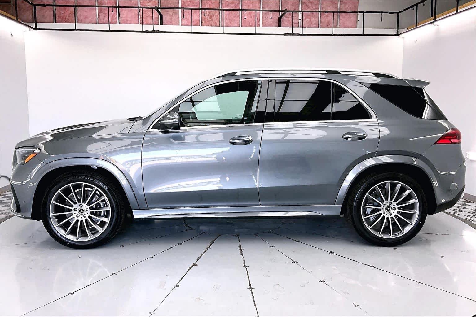 New 2026 Selenite Grey Metallic Mercedes-Benz GLE 580 image 3