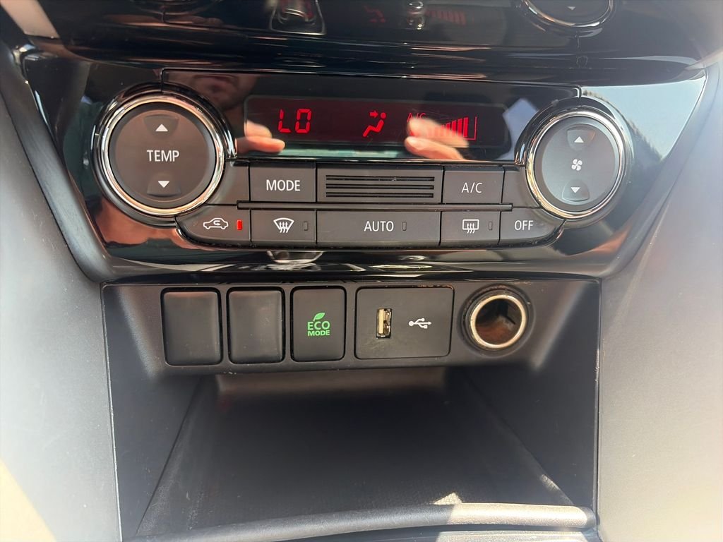 Used 2020 Silver Mitsubishi ES image 17