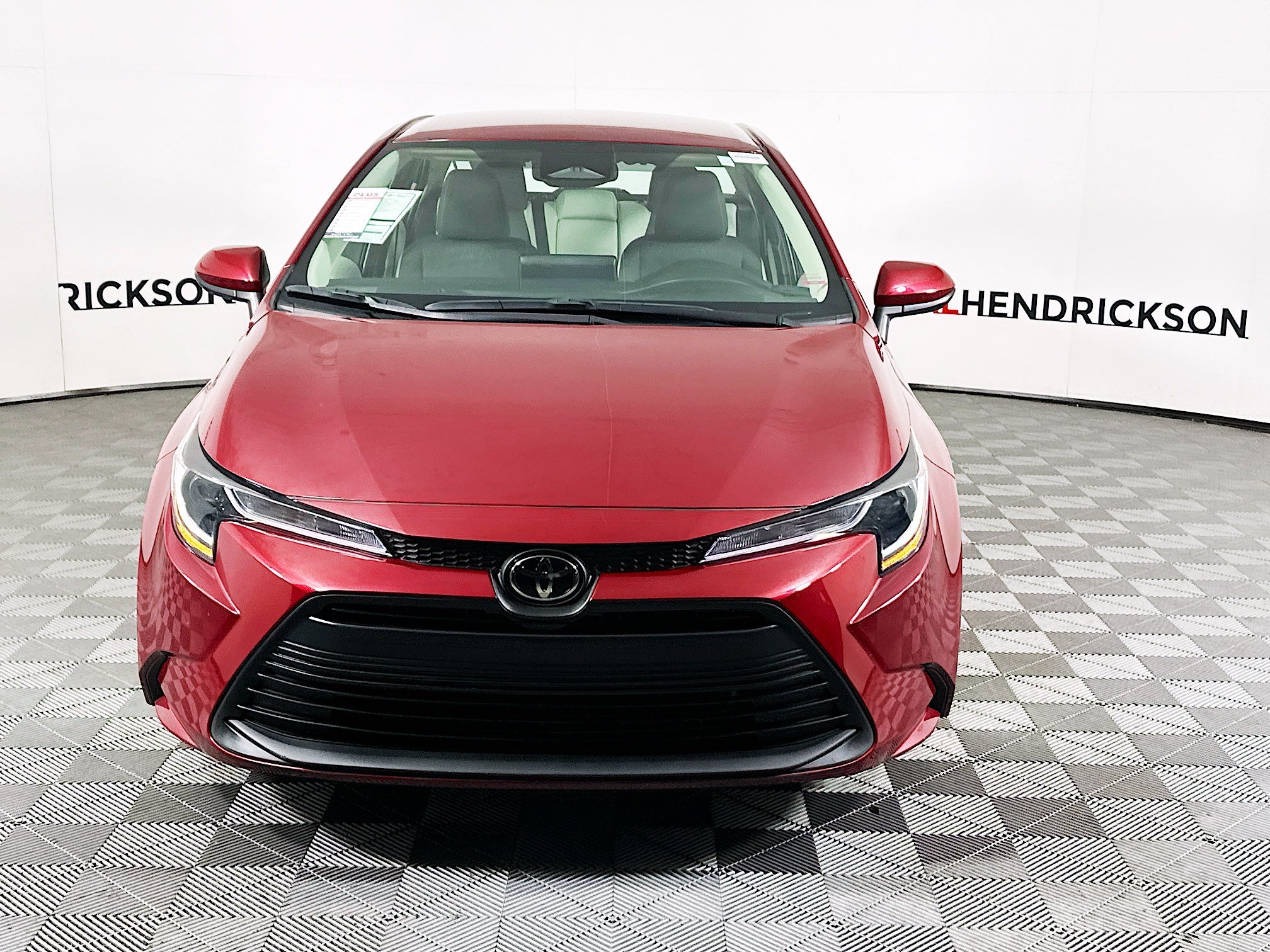 Used 2025 Pearl Toyota LE image 8