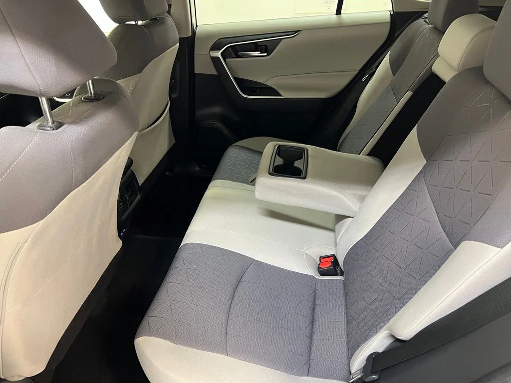 Used 2022 White Toyota XLE image 29